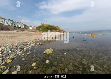 Ville de Criccieth, Pays de Galles. Vue pittoresque de Garndolbenmaen's Marine Terrace et résidentiel hébergement de vacances Maisons. Banque D'Images