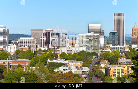 Le centre-ville de Portland en Oregon et Mt. Le capot. Banque D'Images