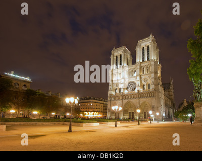 Notre Dame de Paris la nuit Banque D'Images