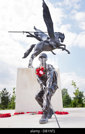 Le Parachute Regiment Monument au National Arboretum, Alrewas, Staffordshire, Royaume-Uni Banque D'Images