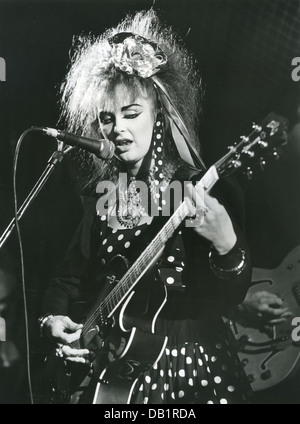 STRAWBERRY SWITCHBLADE punk écossais girl duo en 1985 avec Rose McDowall. Photo Bryn Jones Banque D'Images