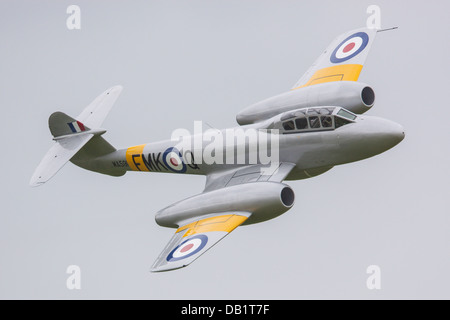 Gloster Meteor en vol, la Grande-Bretagne est le premier chasseur à réaction et seule survivante. Banque D'Images
