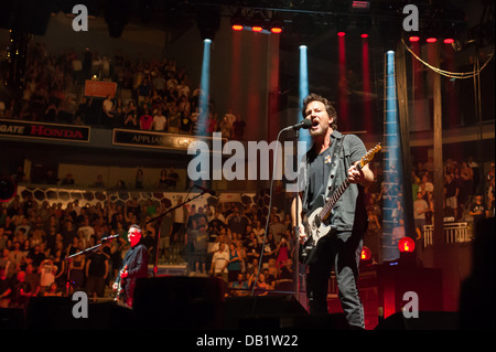 Eddie Vedder du groupe rock Pearl Jam effectue au John Labatt Centre à London, en Ontario, Canada. Banque D'Images