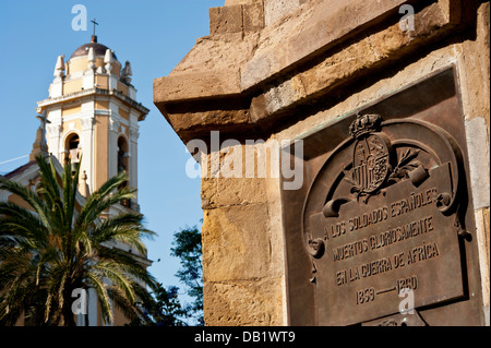 Monument aux soldats espagnols tués dans la guerre de l'Afrique (1859-1860) et de la Catedral de la Asuncion. Ceuta . L'Espagne. Banque D'Images