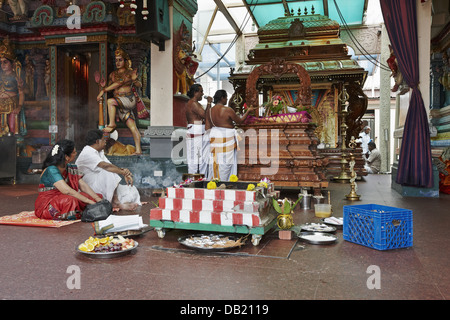 Cérémonie rituelle au Sri Vadapathira Kaliamman Temple. Little India, à Singapour. Banque D'Images