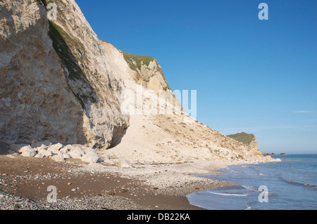Un immense éboulis de débris d'un glissement de terrain qui s'est produite lors de la falaise s'est effondrée à st oswald's Bay le 30 avril 2013. La Côte Jurassique, Dorset, UK. Banque D'Images