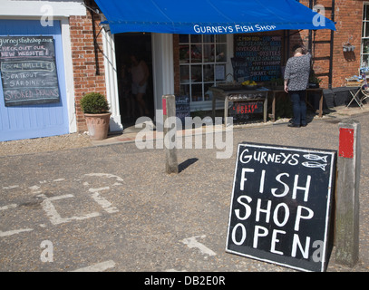 Civières fish shop Burnham Market, Norfolk, Angleterre Banque D'Images