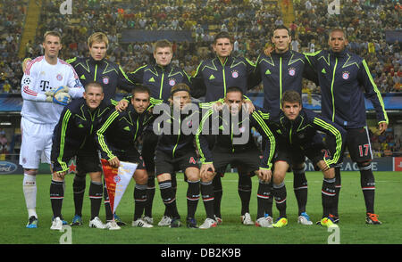 L'équipe de Munich est perçu avant le groupe de la Ligue des Champions un match de foot entre Villarreal CF et le FC Bayern Munich au Stade El Madrigal de Villarreal, Espagne, 14 septembre 2011. (Au-dessus de-l à ci-dessous à droite) : Manuel Neuer et Holger Badstuber, Toni Kroos, Mario Gomez, Daniel van Buyten, Jerome Boateng, Bastian Schweinsteiger, Philipp Lahm, Anatoli Timoschtschuk, Franck Ribery und Thomas Muel Banque D'Images