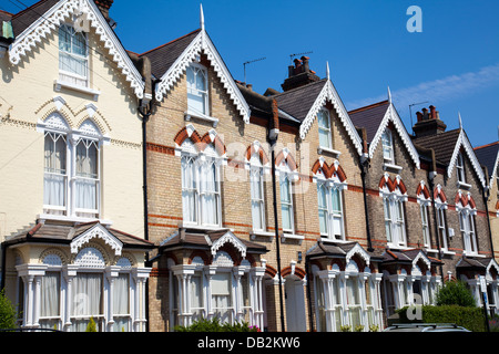 Maisons le long Broomwood Rd à Clapham - London UK Banque D'Images