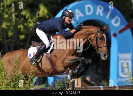 Cavalier français Michel Robert et son cheval Kellemoi De Pepita participer à la Championnat d'Europe à Madrid, Espagne, le 15 septembre 2011. Photo : Jochen Luebke Banque D'Images