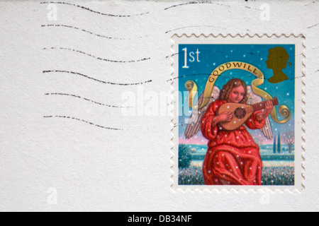 Timbre de Noël de 1ère classe The Angel of Goodwill collé sur enveloppe blanche - timbre-poste de première classe Banque D'Images