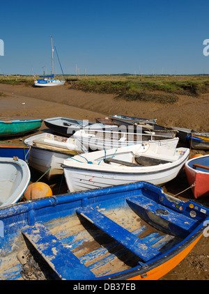 Barques à Woodrolfe Creek, West Mersea. Banque D'Images