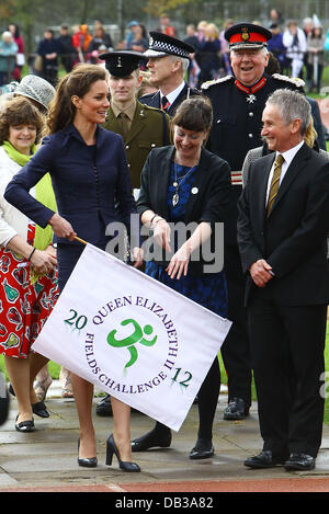 Kate Middleton visites Witton Country Park, Lancashire, et consulter les activités qui ont lieu dans le parc de démontrer l'importance de l'espace de loisirs de plein air Darwen, Angleterre - 11.04.11 Banque D'Images