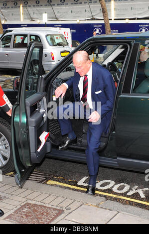 Le prince Philip, duc d'Édimbourg participe à une 'Betty Blue Eyes' soirée de gala au Novello Theatre London, England - 11.04.11 Banque D'Images