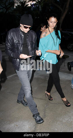 Chester Bennington de Linkin Park et son épouse Talinda Célébrités arrivant au Staples Center pour le jeu des Lakers Los Banque D'Images