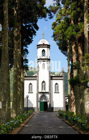 Igreja São Nicolau, petit village église à Sete Cidades, São Miguel, Açores Banque D'Images
