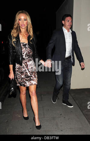 Lauren Pope et Kirk Norcross à partir de la seule façon est de l'Essex restaurant Nobu Berkeley Londres, Angleterre - 13.04.11 Banque D'Images