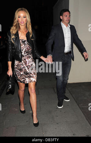 Lauren Pope et Kirk Norcross à partir de la seule façon est de l'Essex restaurant Nobu Berkeley Londres, Angleterre - 13.04.11 Banque D'Images