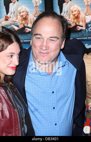 James Belushi Le Creative Coalition & Amis célébrer Broadway show 'Né hier" au nouveau magasin phare Nat Sherman Banque D'Images