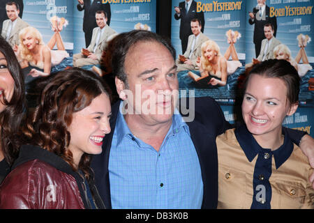 Meghan Miller de Bambi Killers, l'acteur James Belushi et actrice Tanya Fischer Le Creative Coalition & Amis célébrer Banque D'Images