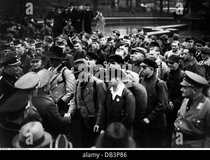 Nazisme / National socialisme, organisations, Front travailliste allemand, le chef de travail de Reich Robert Ley dit au revoir aux compagnons, Berlin, 1936, droits additionnels-Clearences-non disponible Banque D'Images