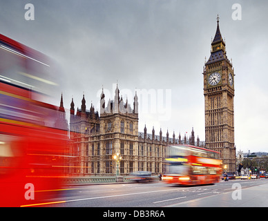 Londres, Big Ben et les chambres du Parlement de Westminster Bridge. Angleterre, Royaume-Uni. Banque D'Images