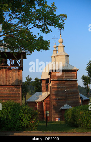 Petite église orthodoxe grecque en Zlockie - petit village, dans la région de montagnes des Beskides. Le sud de la Pologne. Banque D'Images