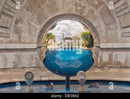 Réflexions à l'extérieur du Globe Jimmy Night Club, Casino de Monte Carlo, Monaco Banque D'Images