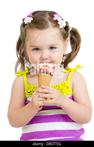 Kid girl eating ice cream en studio isolated Banque D'Images