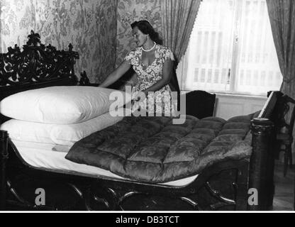 gastronomie, hôtels, Hôtel Sacher, Vienne, vue intérieure, Chambre Mayerling, lit du château de Mayerling, 1951, droits supplémentaires-Clearences-non disponible Banque D'Images