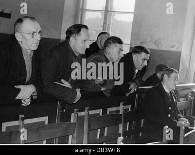 justice, scènes d'audience, procès par jury sur la campagne, défendeurs, Bavière, années 1950, droits additionnels-Clearences-non disponible Banque D'Images