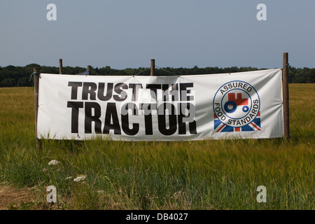 Bannière routière TRUST LE TRACTEUR. Le Norfolk. UK. Banque D'Images