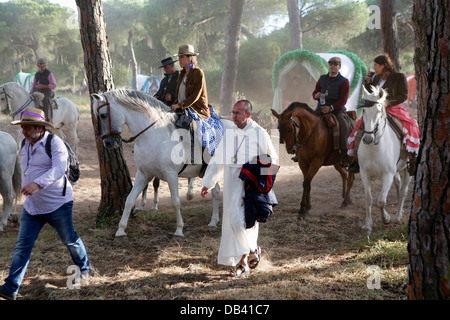 Pèlerins catholiques de faire le pèlerinage annuel à El Rocio en Andalousie, sud de l'Espagne Banque D'Images