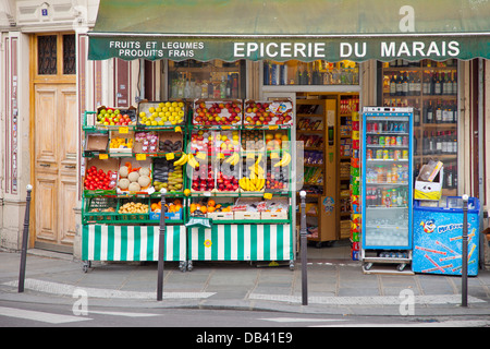 Corner Marché de Fruits et légumes dans les Marais, Paris France Banque D'Images