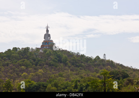 Statue de Bouddha sur mountain Banque D'Images