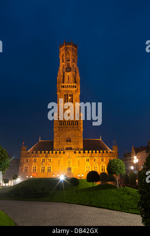 L'Europe, Belgique, Bruges, beffroi crépuscule Banque D'Images