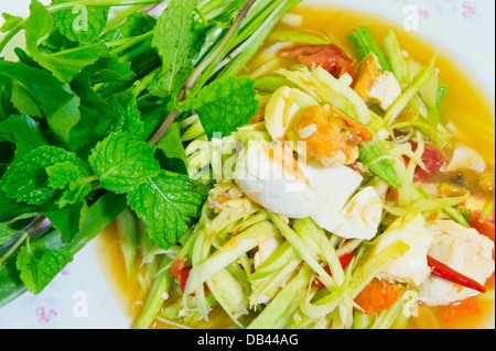 La mangue épicée salade avec oeuf salé. Banque D'Images