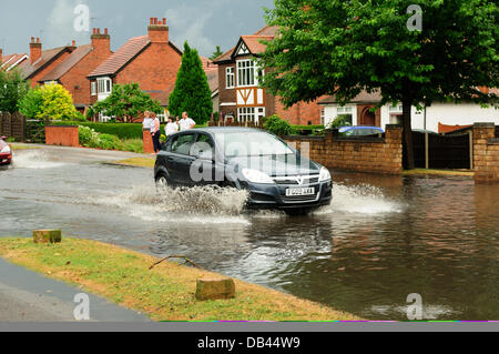 Hucknall, Notts.23 juillet 2013.inondations, orages, vents forts, faire des ravages sur les routes dans toute l'Aquitaine et de nombreuses routes et .Les maisons sont inondées à la suite de la fin de la vague de chaleur. Crédit : Ian Francis/Alamy Live News Banque D'Images