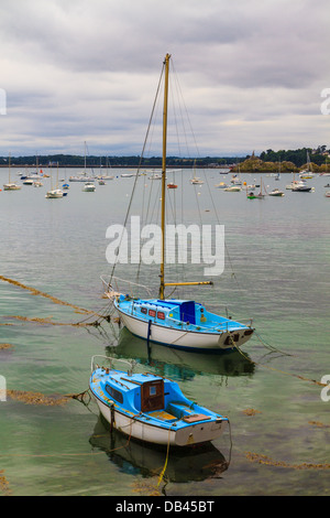 Bateaux à voile près de Saint Malo en Bretagne, France Banque D'Images