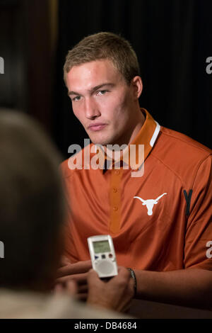 23 juillet 2013 - Dallas, Texas, États-Unis d'Amérique - le 23 juillet 2103 : Texas longhorns quarterback David Ash parle avec les journalistes au cours de la Conférence Big 12 2013 Journées des médias Football à l'Omni Dallas Hotel à Dallas, TX. Banque D'Images
