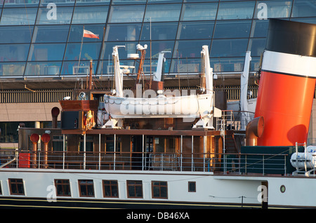 Détail de l'Waverley vapeur à aubes à quai à l'avant de la Science Center, Pacific Quay, Glasgow. Banque D'Images