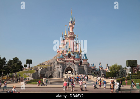 Le Château de la Belle au Bois Dormant à Disneyland Paris, Marne-la-Vallée, près de Paris, France. Banque D'Images