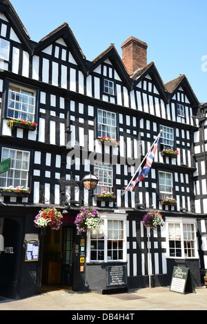 16e siècle les plumes Hotel, High Street, Ledbury, Herefordshire, Angleterre, Royaume-Uni Banque D'Images