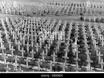 Géographie / Voyage, France, Verdun, fort Douaumont, cimetière, 1993, droits-supplémentaires-Clearences-non disponible Banque D'Images