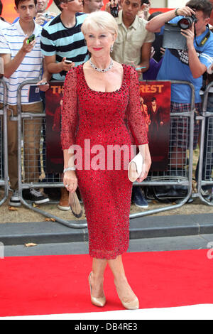 Dame Helen Mirren arrivant pour le Royaume-Uni Première de Red 2, à l'Empire Leicester Square, Londres. 22/07/2013 Banque D'Images