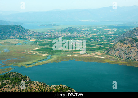 Türkei, Provinz Mugla, Dalyan, Übersicht über den Schilfgebiet Sülüngür Voir, das, die Kanäle und bis zum Dalyan Skyum Østerstrand Voir. Banque D'Images