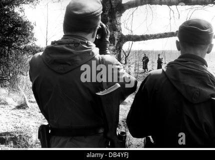 Géographie / Voyage, Allemagne, GDR, militaire, gardes frontière sont surveillés par les gardes frontière fédéraux, 1962, droits supplémentaires-Clearences-non disponible Banque D'Images