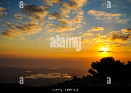 Vallée de Jezreel vu depuis le mont Gilboa au coucher du soleil Banque D'Images