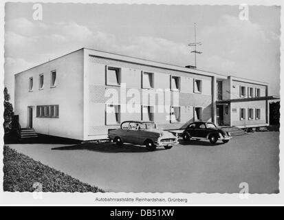 Transport / transport, voiture, autoroute, roadhouse Reinhardshain-Nord près de Grünberg, Hesse, Allemagne, années 1960, 60s, 20e siècle, historique, historique, VW scarabée, parking, parking, parkings, parkings, place de parking, place de parking, places de parking, parkings, parkings, parkings, dans un espace de stationnement, trouver un lieu, aire de repos, roadhouse, restaurant, autoroute Restaurants d'autoroute, maison de repos, aire de service, maisons de repos, aires de service, Reinhardshain, vue extérieure, droits additionnels-Clearences-non disponible Banque D'Images