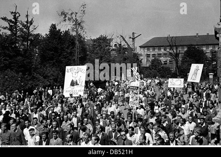 Période d'après-guerre, Allemagne, adversité, manifestation contre l'insuffisance de l'approvisionnement alimentaire, 'Hunger March' des étudiants de Munich, été 1947, droits additionnels-Clearences-non disponible Banque D'Images